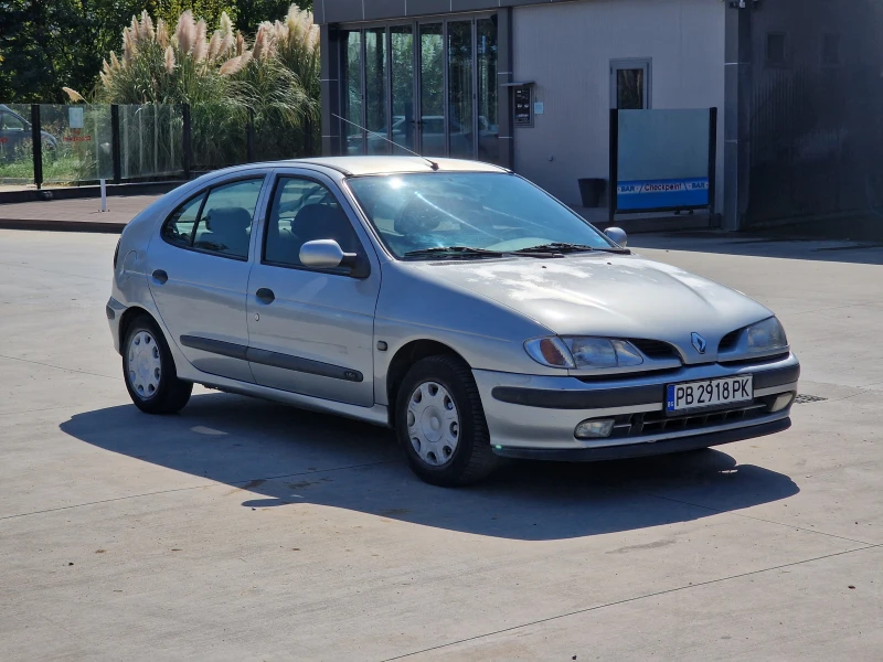 Renault Megane 1.6 Бензин, снимка 7 - Автомобили и джипове - 47365462