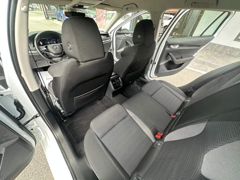 Skoda Octavia 2.0 TDI 4X4 НОВ ВНОС, снимка 11 - Автомобили и джипове - 51082232