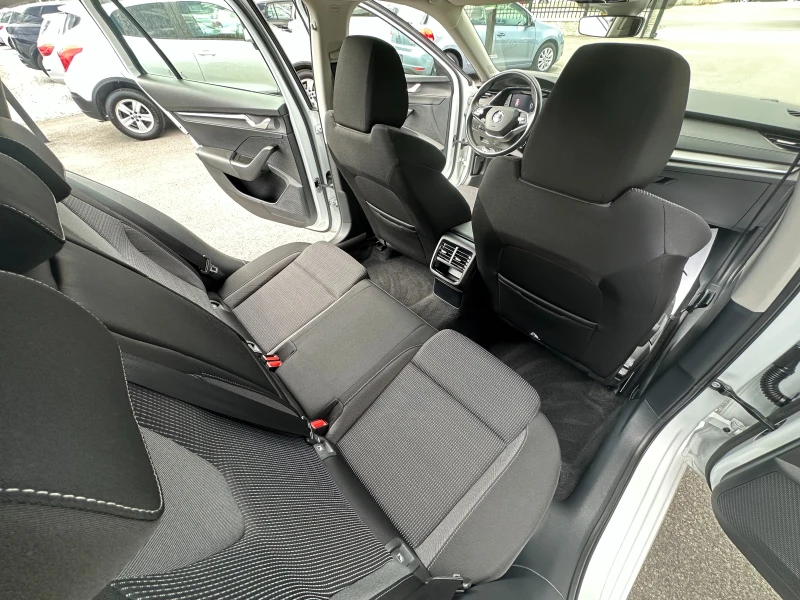 Skoda Octavia 2.0 TDI 4X4 НОВ ВНОС, снимка 12 - Автомобили и джипове - 51082232