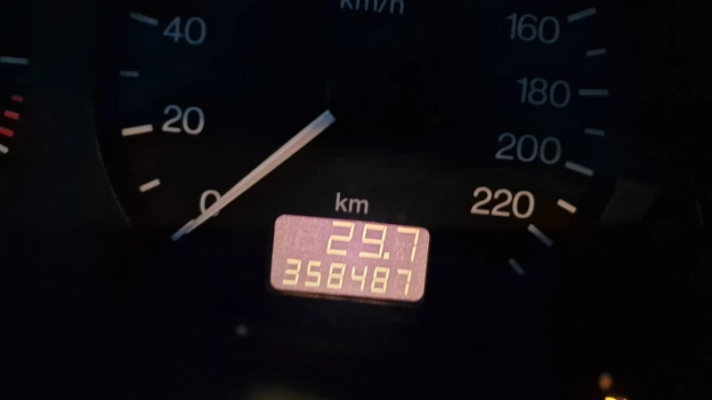 Opel Zafira 2.0d, снимка 8 - Автомобили и джипове - 52589210