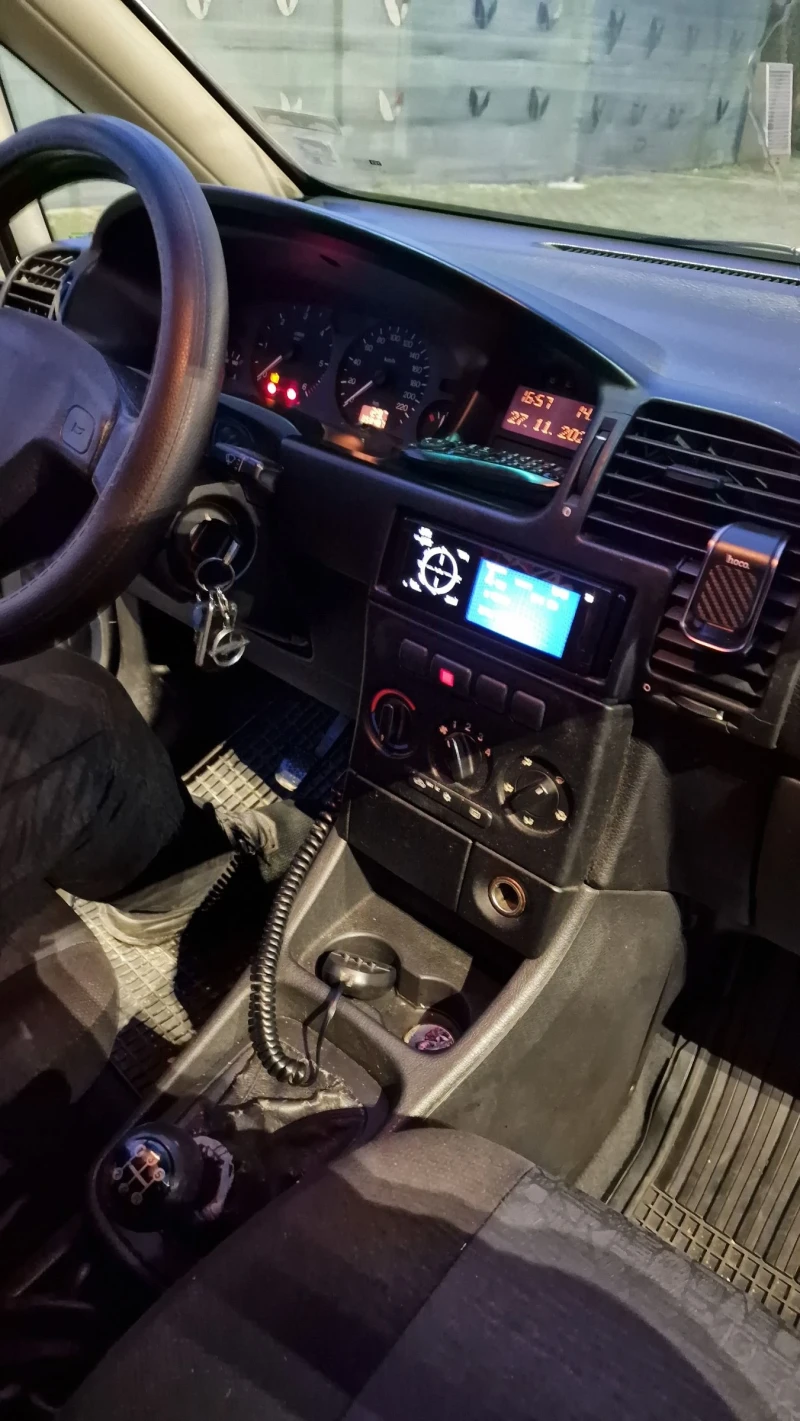 Opel Zafira 2.0d, снимка 5 - Автомобили и джипове - 52589210