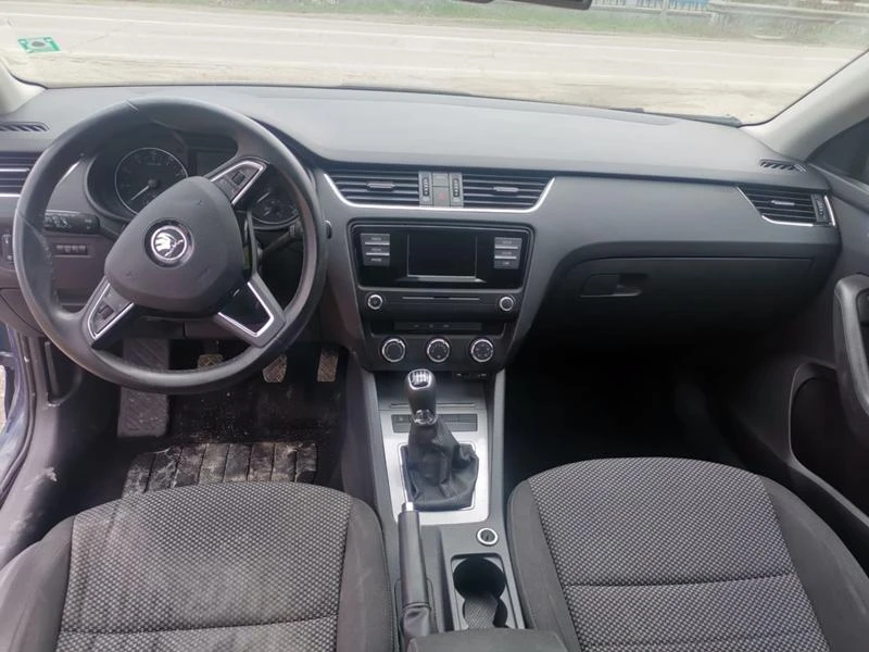 Skoda Octavia 1.2i, снимка 10 - Автомобили и джипове - 36601543