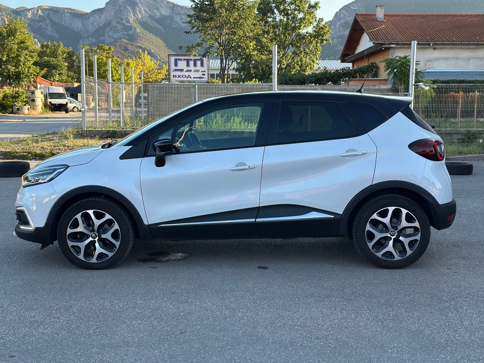 Renault Captur Фейслифт , база за преговори !!! - изображение 8