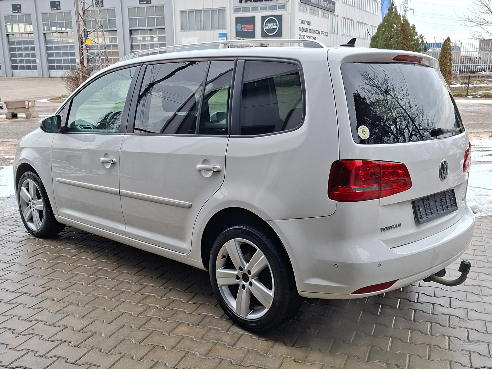 VW Touran 2.0TDI DSG HIGHLINE* НАВИГАЦИЯ* ПОДГРЕВ* 6+ 1мес. - изображение 5