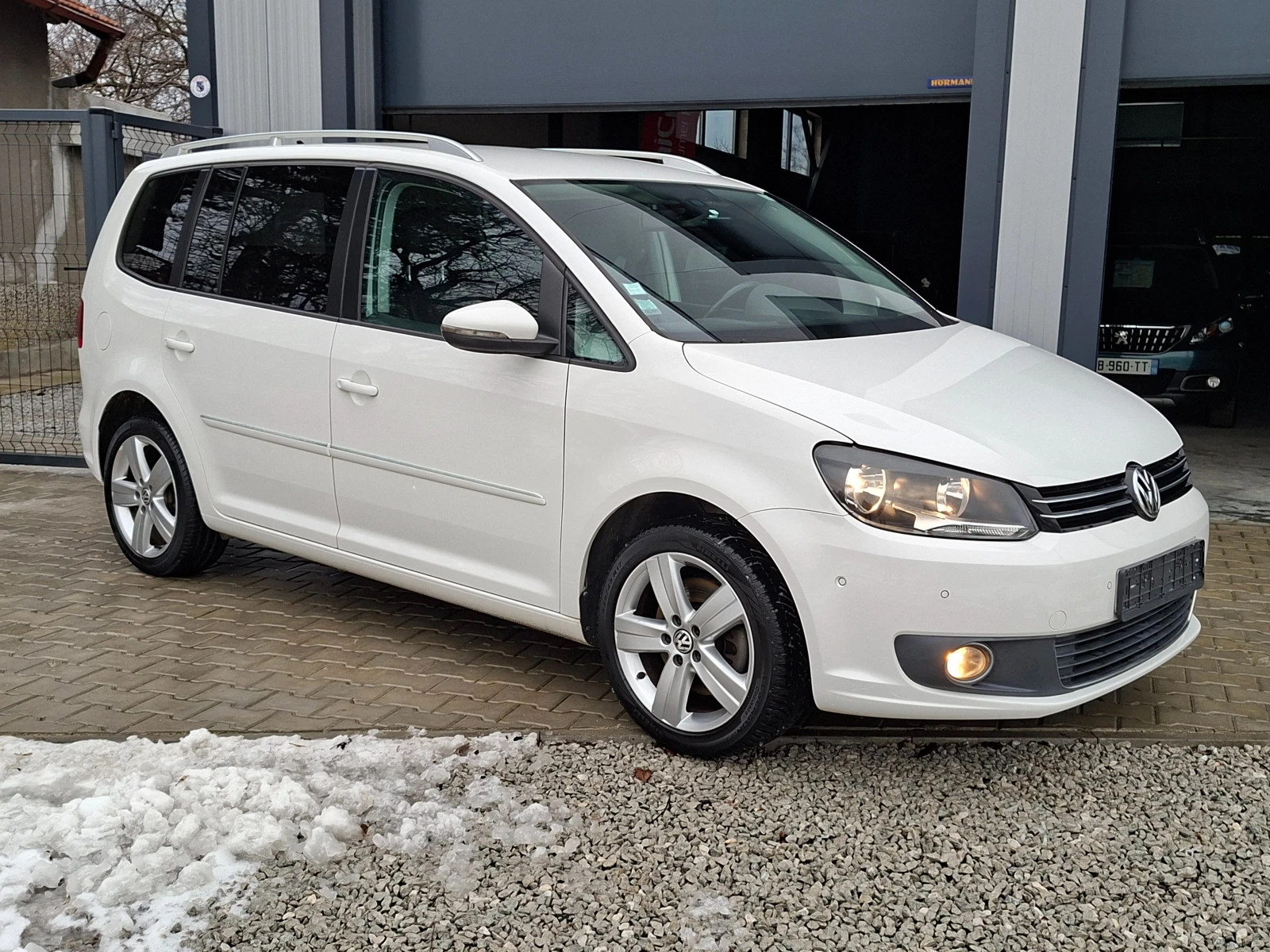 VW Touran 2.0TDI DSG HIGHLINE* НАВИГАЦИЯ* ПОДГРЕВ* 6+ 1мес. - изображение 2