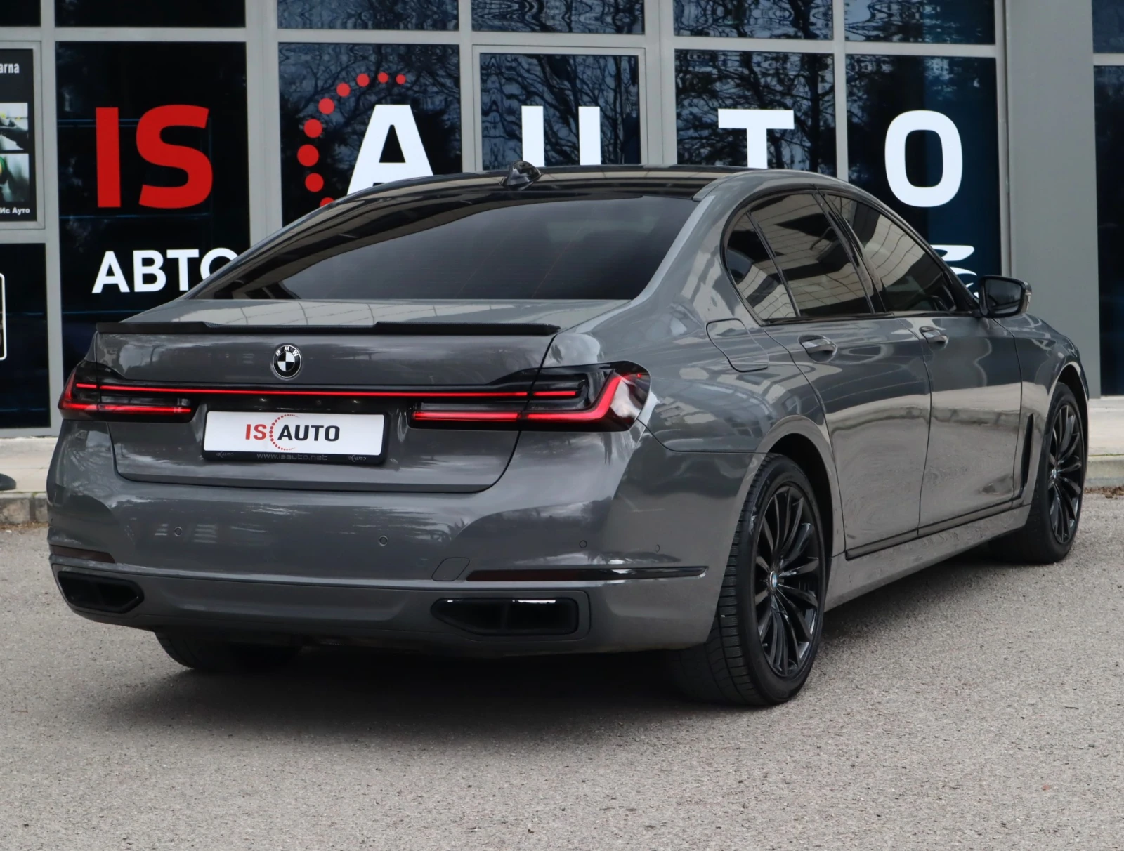 BMW 750 М-Packet/xDrive/Harman Kardon/HuD/Обдухване/Камера, снимка 4 - Автомобили и джипове - 54309163