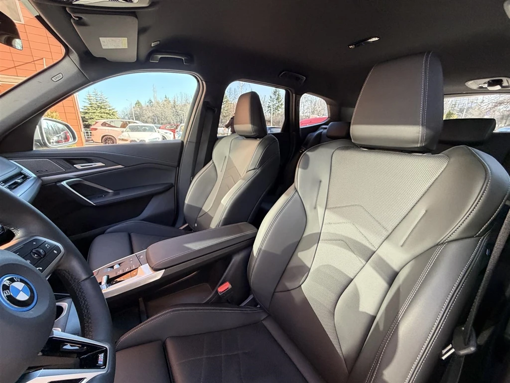 BMW iX1 xDrive30, снимка 10 - Автомобили и джипове - 55339672