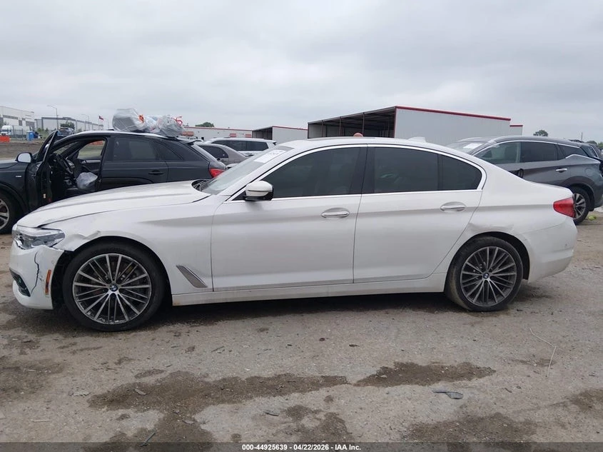 BMW 540 HEAD UP* 360* ВАКУМ* ADAPTIVE LED, снимка 13 - Автомобили и джипове - 55538295