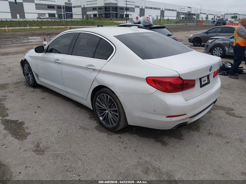 BMW 540 HEAD UP* 360* ВАКУМ* ADAPTIVE LED, снимка 3 - Автомобили и джипове - 55538295
