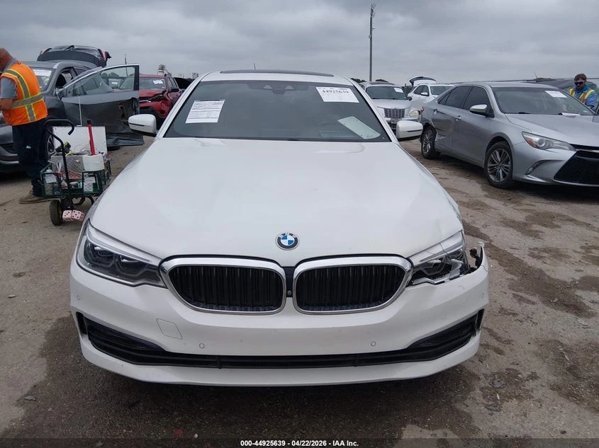 BMW 540 HEAD UP* 360* ВАКУМ* ADAPTIVE LED, снимка 11 - Автомобили и джипове - 55538295