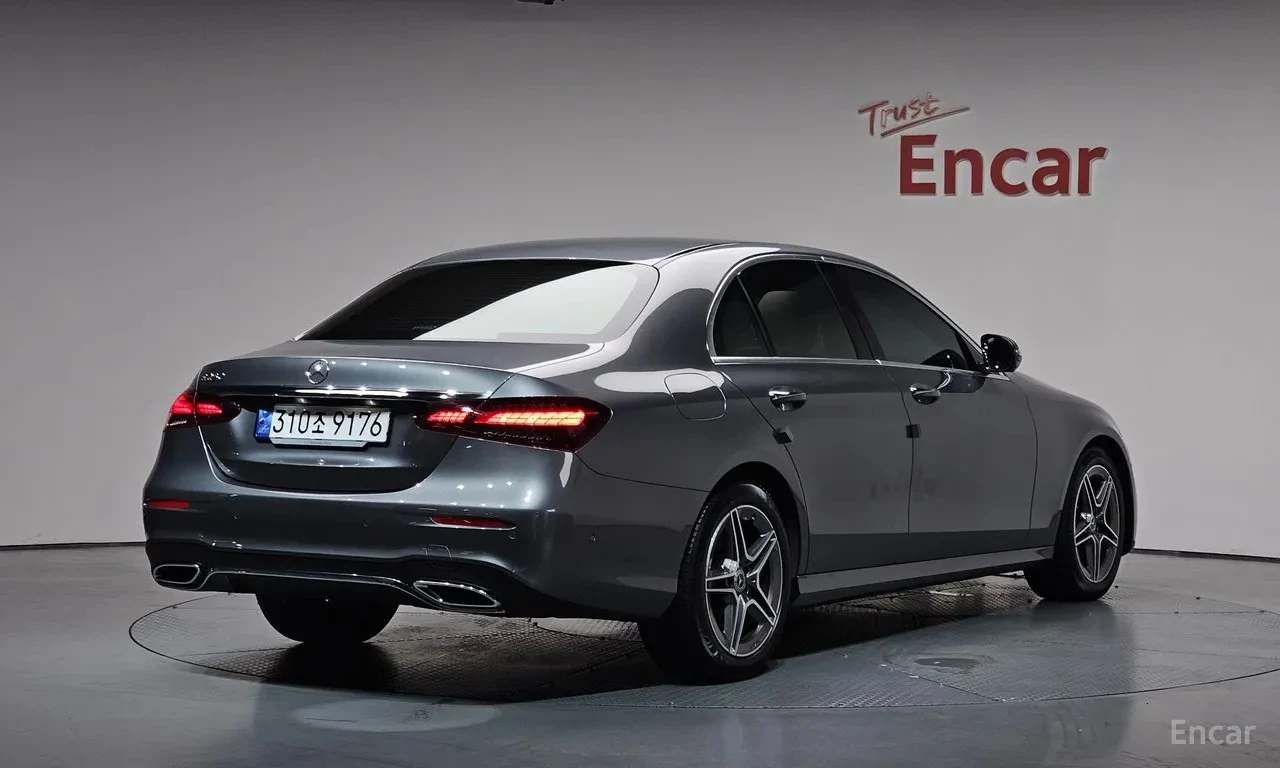 Mercedes-Benz E 250 E250 AMG Line | 360  Камера | HUD | Панорама, снимка 2 - Автомобили и джипове - 55564211