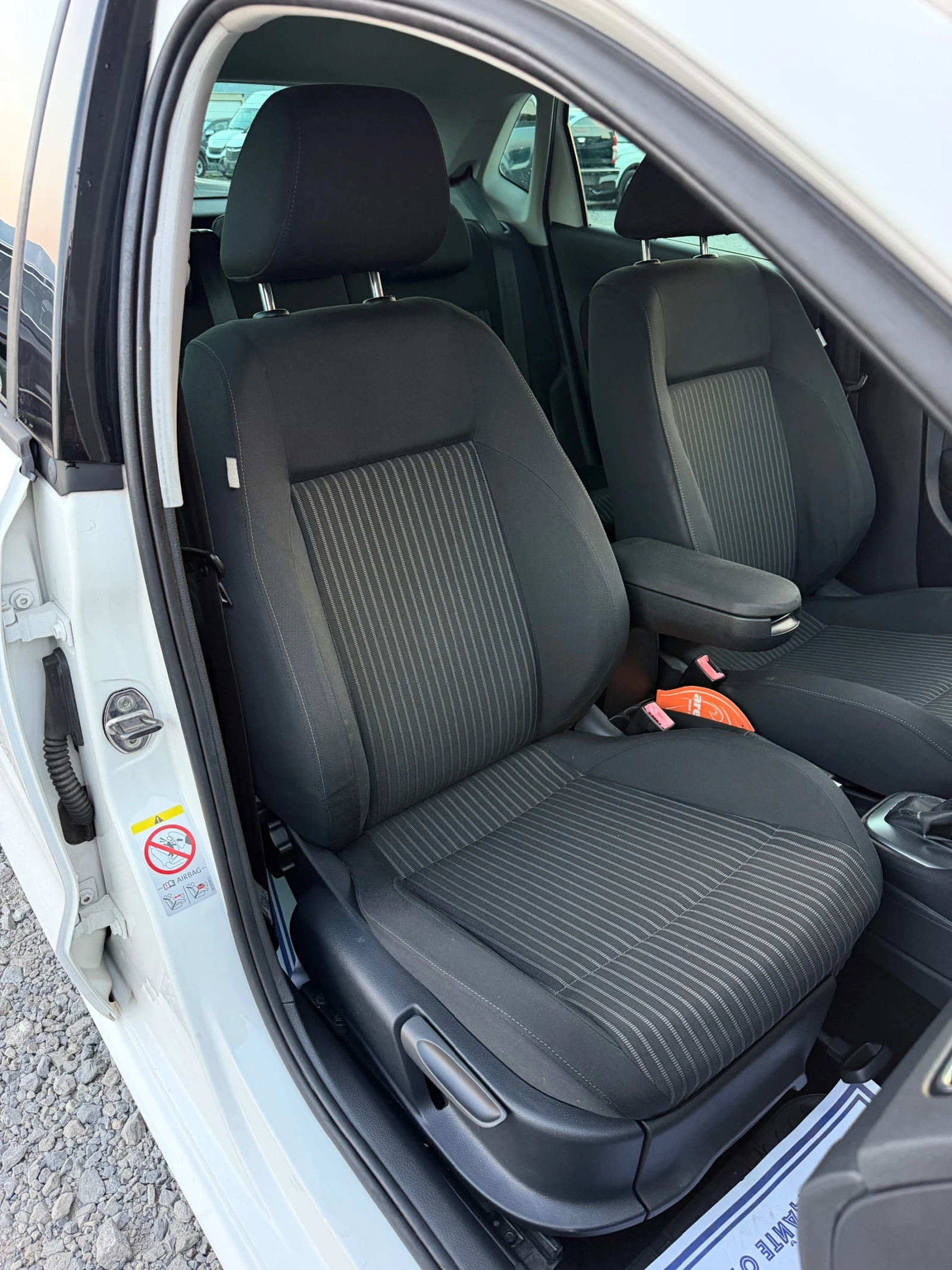 VW Polo 1.4i 86к.с * DSG* * Климатик* , снимка 13 - Автомобили и джипове - 55592854