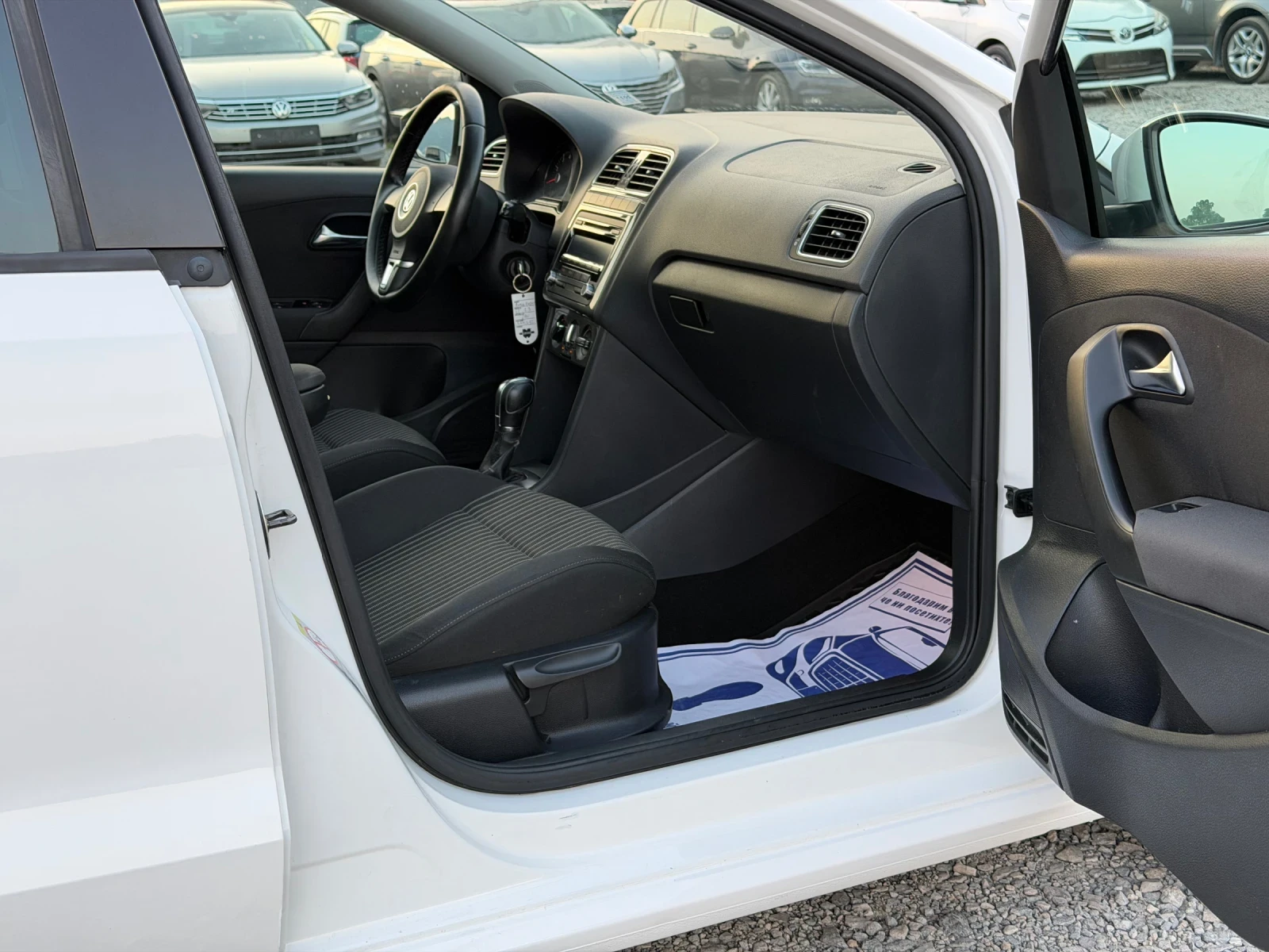VW Polo 1.4i 86к.с * DSG* * Климатик* , снимка 11 - Автомобили и джипове - 55592854