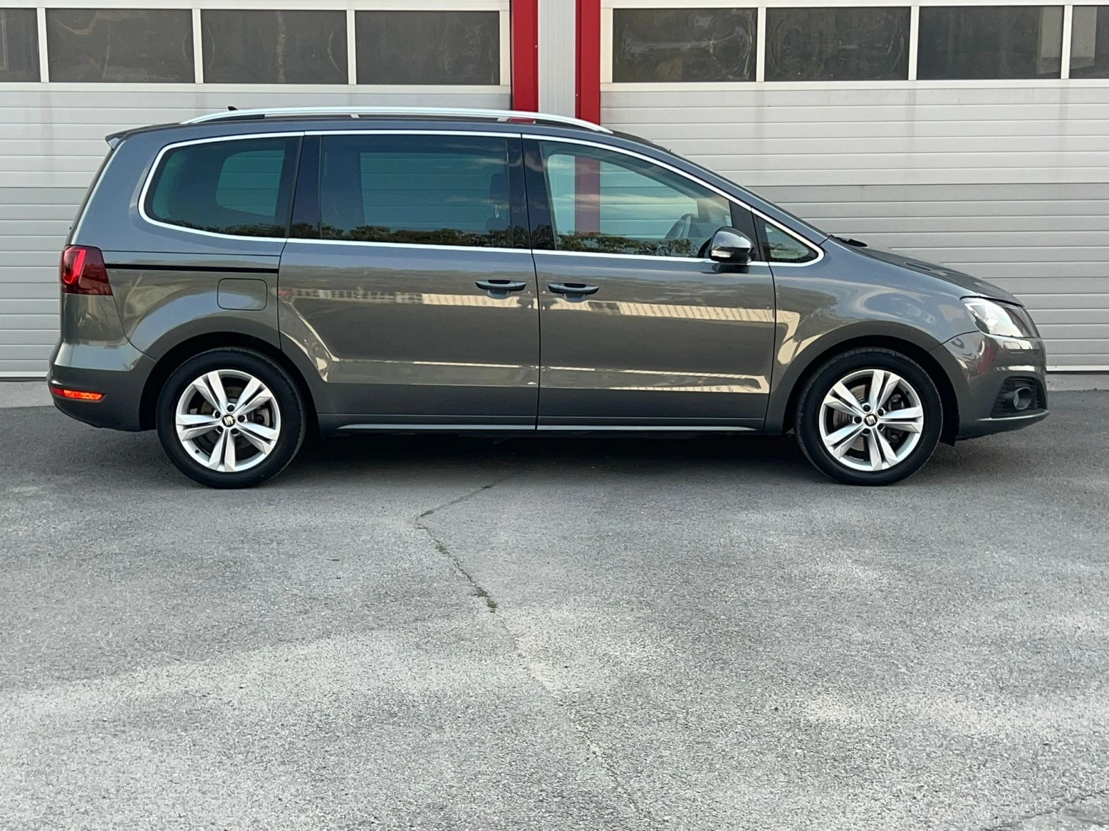 Seat Alhambra 1.4I AUTOMATIK NAVI KAMERA 7-МЕСТНА EVRO 6D ЛИЗИНГ, снимка 7 - Автомобили и джипове - 55975384