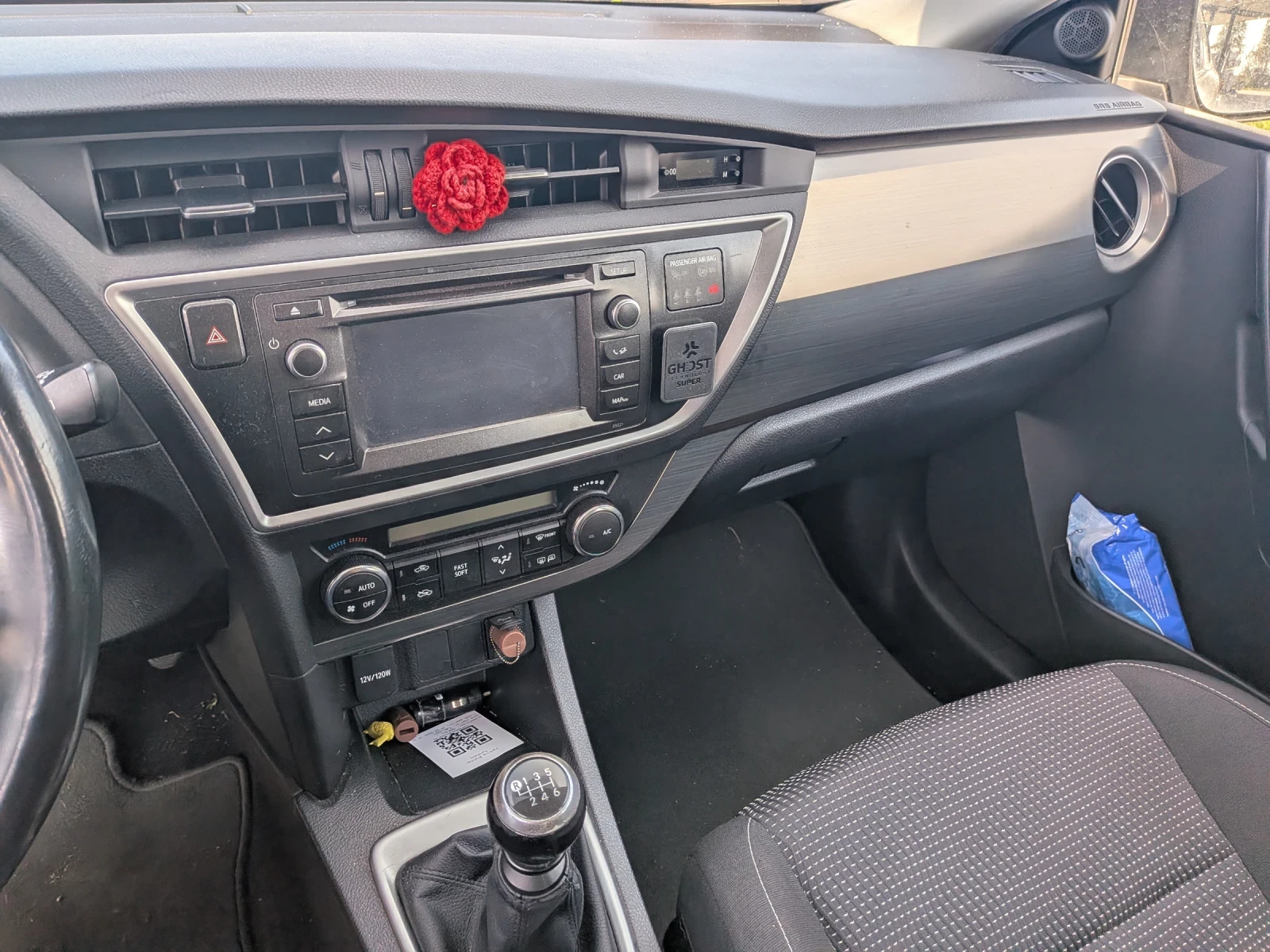 Toyota Auris, снимка 7 - Автомобили и джипове - 56270292