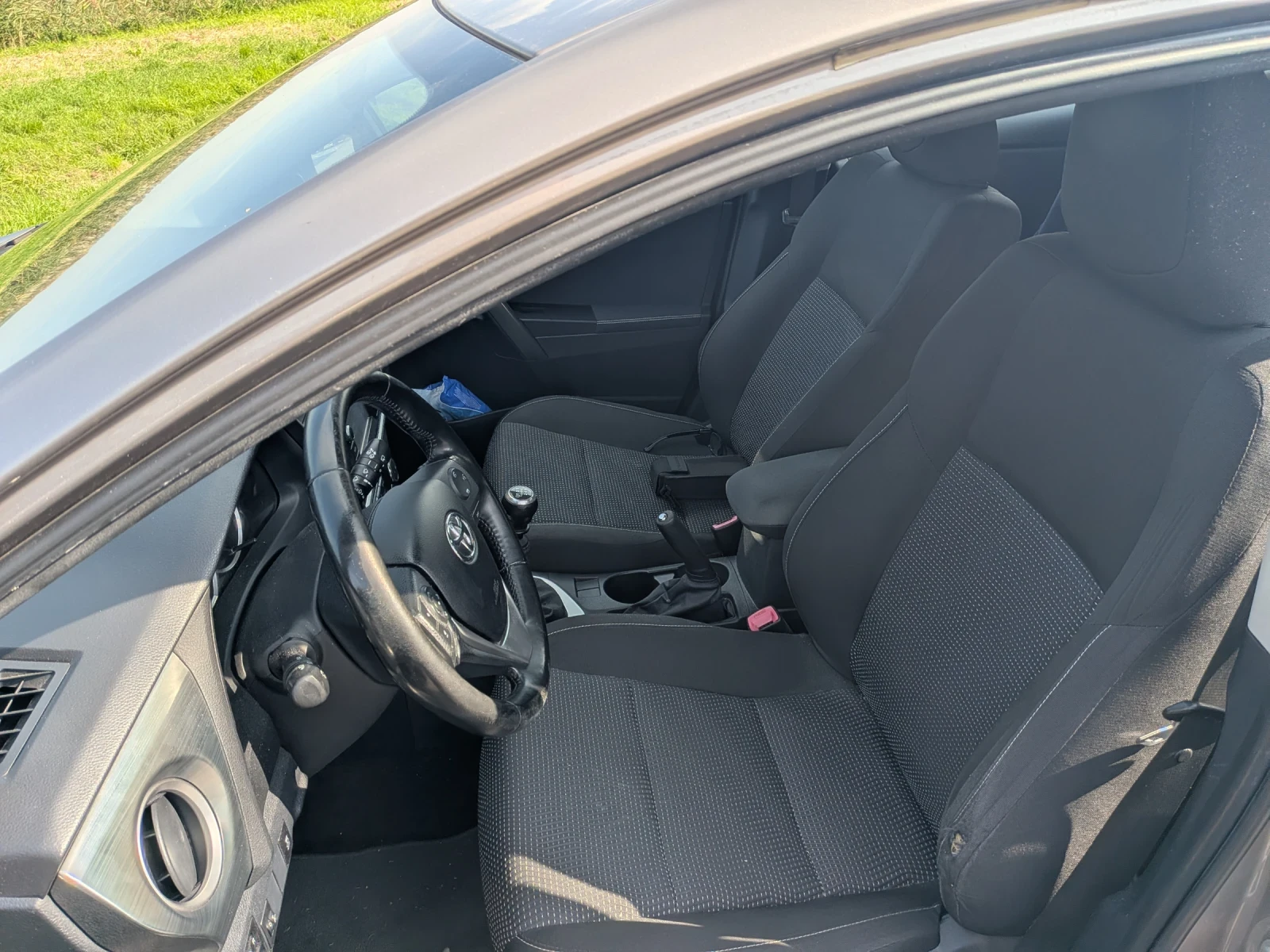 Toyota Auris, снимка 4 - Автомобили и джипове - 56270292