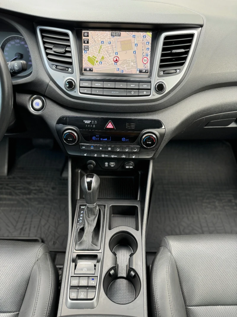 Hyundai Tucson 2.0CRDI 4WD Внос Швейцария, снимка 10 - Автомобили и джипове - 47484920