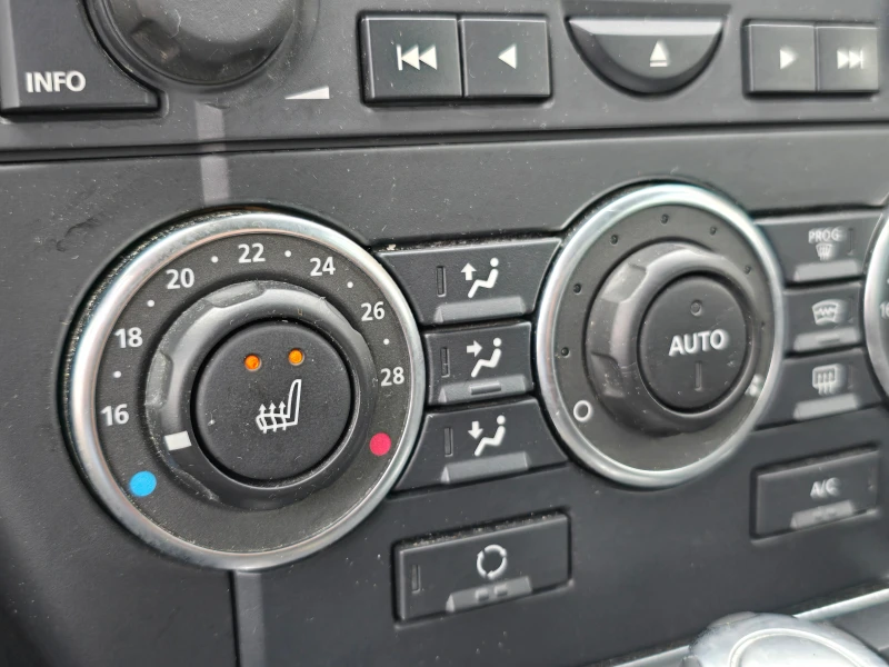 Land Rover Freelander 2.2TD4/AWD/Лизинг, снимка 13 - Автомобили и джипове - 51909360