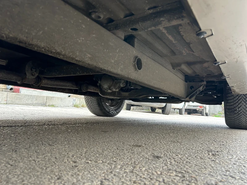 Suzuki Vitara 2.0i 4x4 КЛИМАТИК , снимка 16 - Автомобили и джипове - 52877063