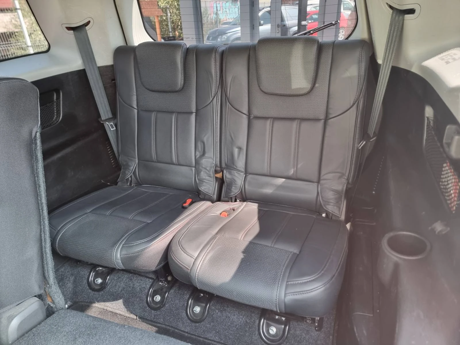Mahindra XUV 500 2.2D W8 7-МЕСТЕН 4х4 КОЖА  - изображение 9