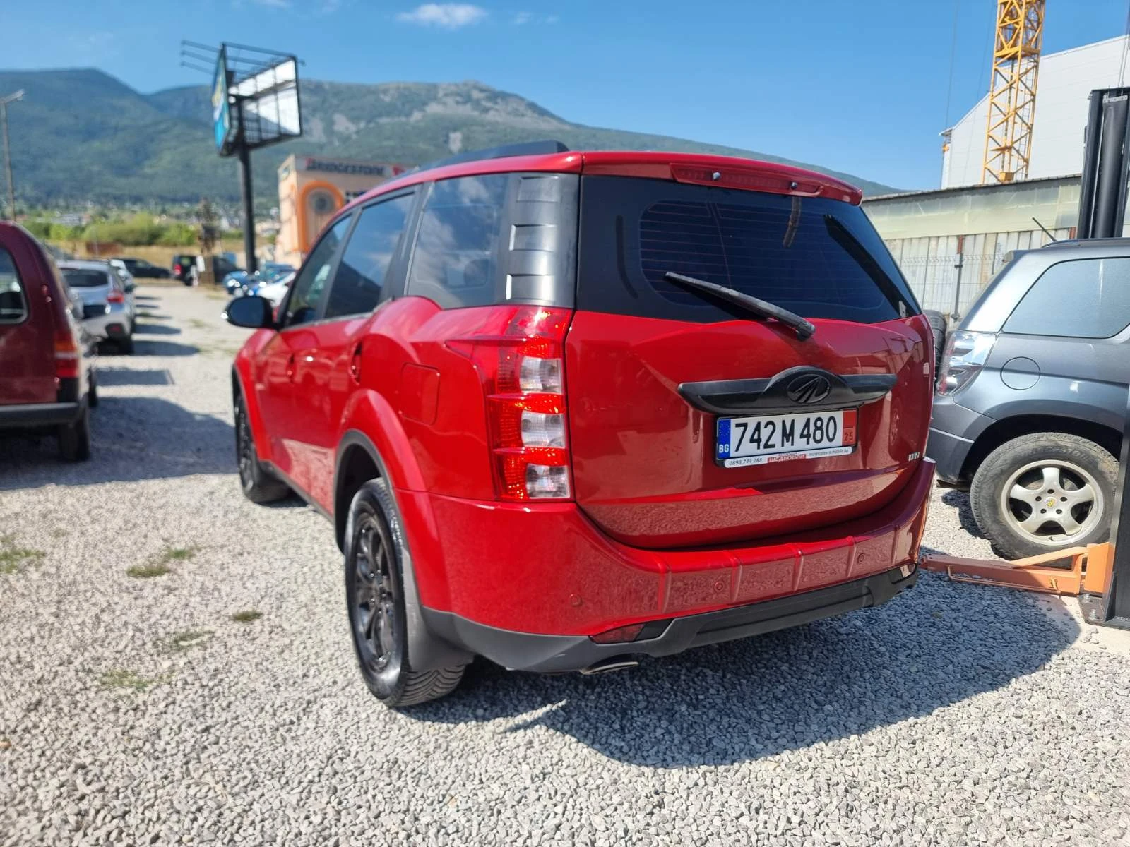 Mahindra XUV 500 2.2D W8 7-МЕСТЕН 4х4 КОЖА  - изображение 2