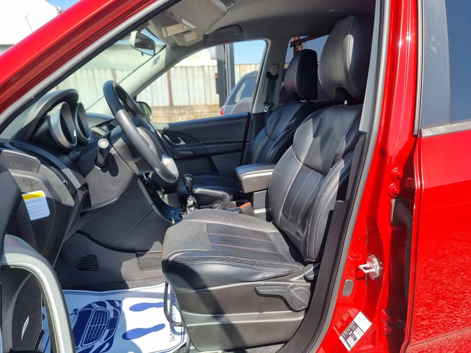 Mahindra XUV 500 2.2D W8 7-МЕСТЕН 4х4 КОЖА  - изображение 5