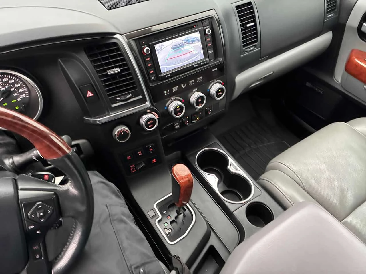 Toyota Sequoia * Platinum * PANO* KEYLESS* ПОДГРЕВ* , снимка 9 - Автомобили и джипове - 53861782