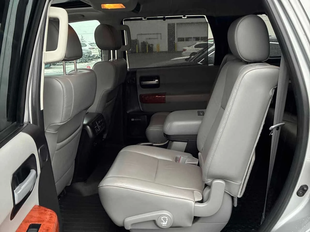 Toyota Sequoia * Platinum * PANO* KEYLESS* ПОДГРЕВ* , снимка 14 - Автомобили и джипове - 53861782