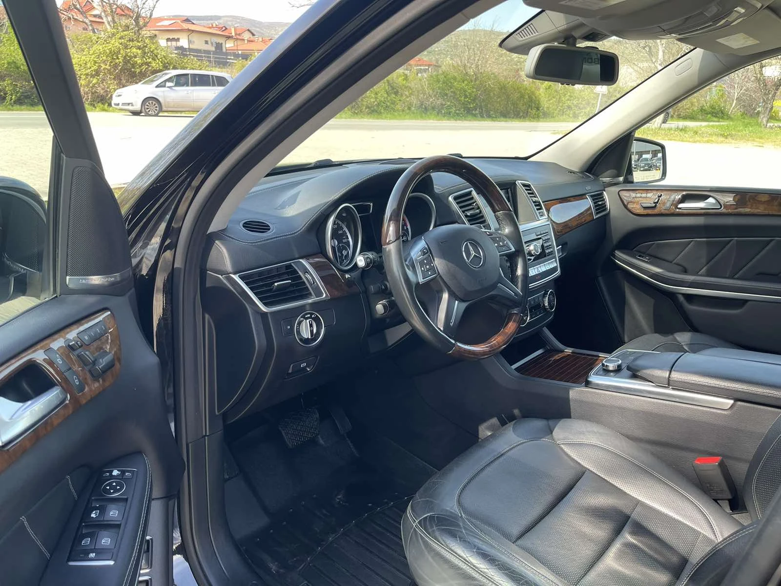 Mercedes-Benz GL 550 AMG PACK V8 TV PANORAMA 7-МЕСТЕН, снимка 9 - Автомобили и джипове - 54228220