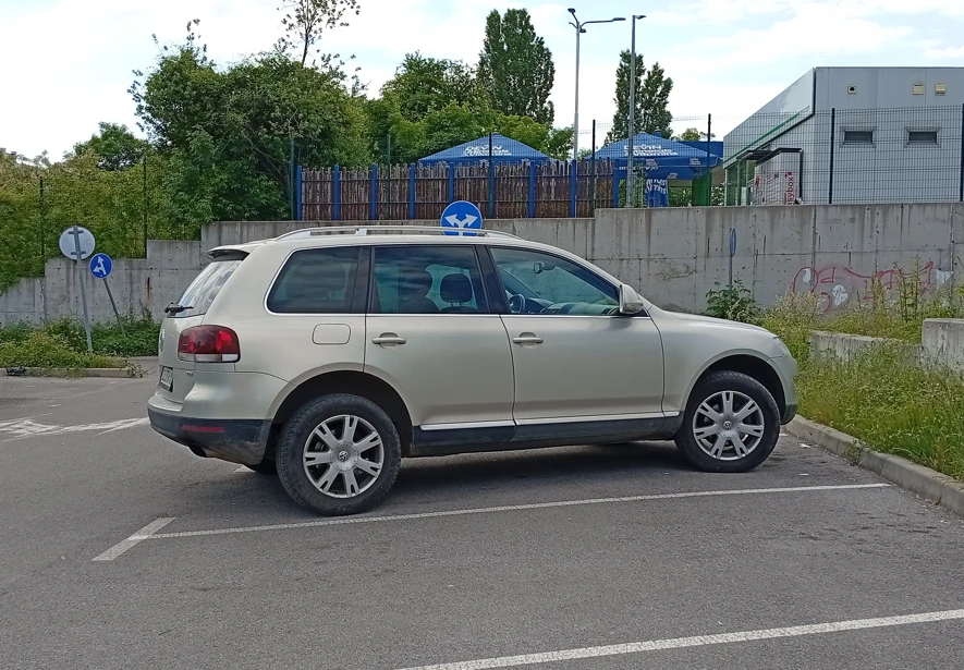 VW Touareg, снимка 2 - Автомобили и джипове - 54770621