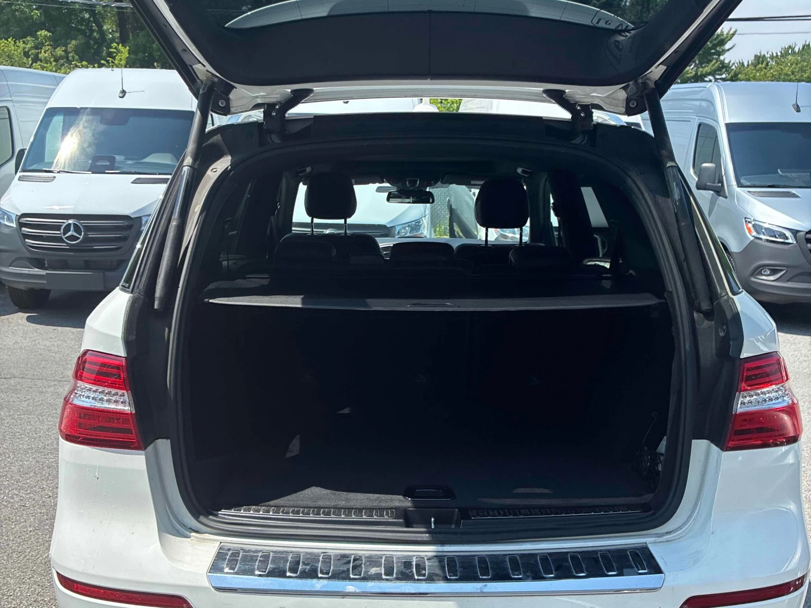 Mercedes-Benz ML 350 D AMG * * НА ПРУЖИНИ * * CARFAX * * АВТО КРЕДИT, снимка 11 - Автомобили и джипове - 55153506