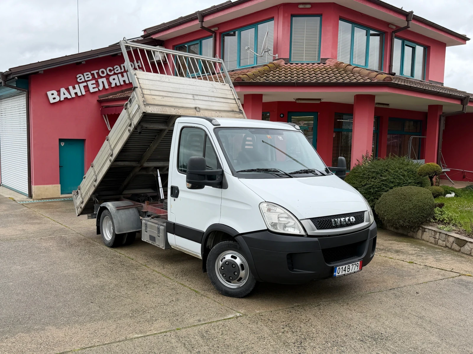 Iveco Daily 3.0HPI* 35C15* Климатик* 3.40 метра кош | Auto.bg — изображение 1