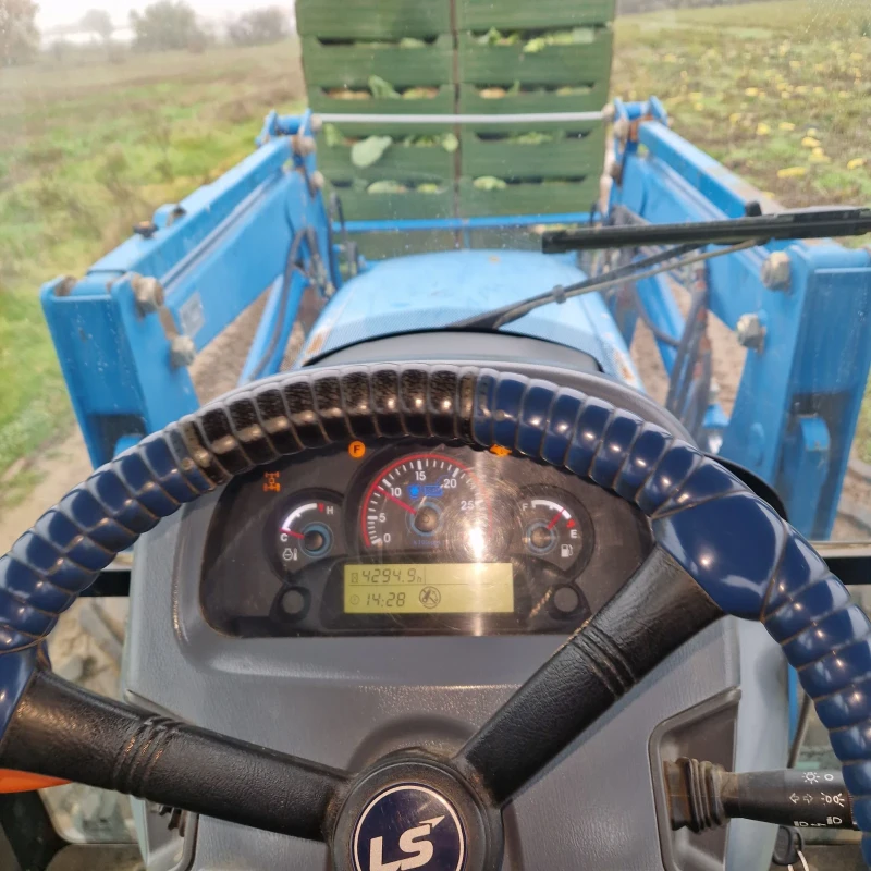 Трактор LS LS 100, снимка 3 - Селскостопанска техника - 52420092