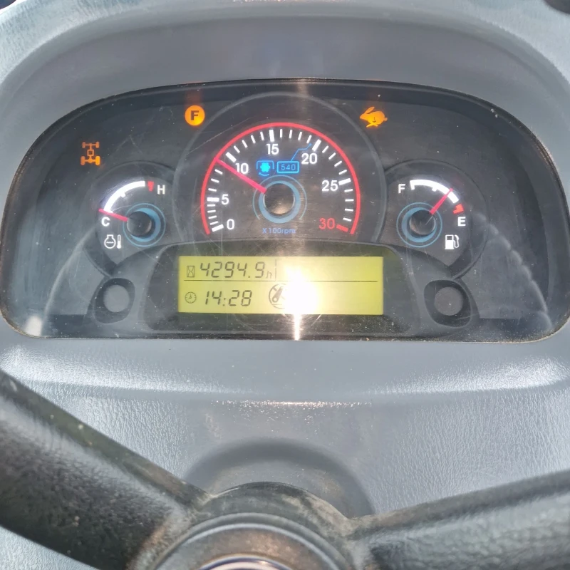 Трактор LS LS 100, снимка 9 - Селскостопанска техника - 52420092