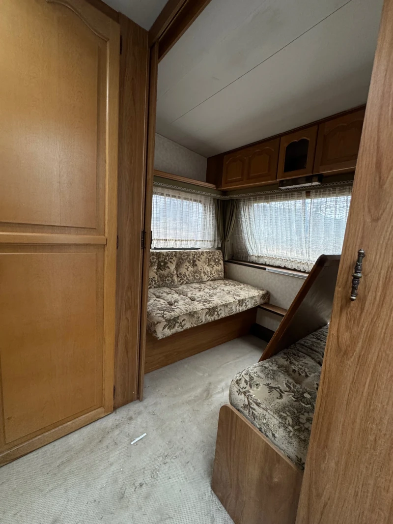 Каравана Burstner Lux, снимка 5 - Каравани и кемпери - 48953861