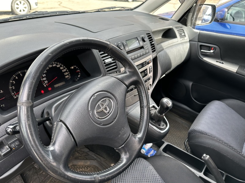 Toyota Corolla verso 1.8 VVTI, снимка 8 - Автомобили и джипове - 45351843
