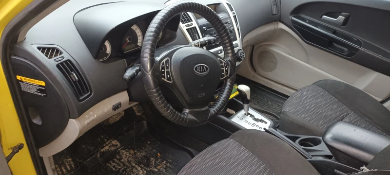 Kia Ceed 1.6 автоматик, снимка 4 - Автомобили и джипове - 47964264