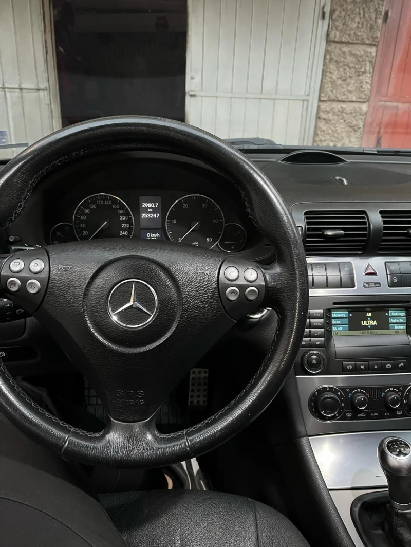 Mercedes-Benz C 320, снимка 5 - Автомобили и джипове - 48308596