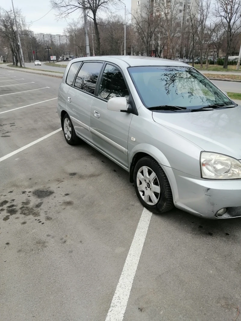 Kia Carens, снимка 2 - Автомобили и джипове - 48511026