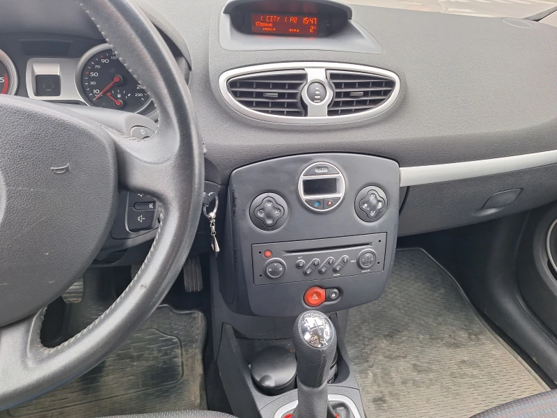 Renault Clio, снимка 6 - Автомобили и джипове - 49155617