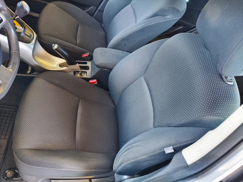 Toyota Auris Facelift , снимка 10 - Автомобили и джипове - 51038702