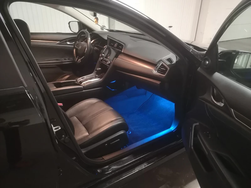 Honda Civic Touring Facelift , снимка 14 - Автомобили и джипове - 52579399