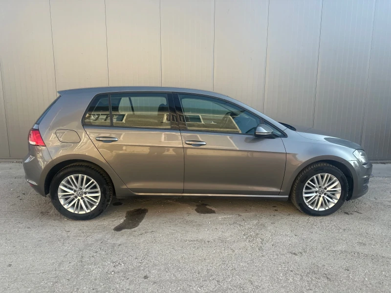 VW Golf 1.6TDI* MULTI* 360* NAVI* СЕРВИЗНА ИСТОРИЯ* , снимка 4 - Автомобили и джипове - 52774122