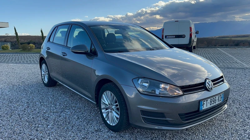 VW Golf 1.6TDI* MULTI* 360* NAVI* СЕРВИЗНА ИСТОРИЯ* , снимка 3 - Автомобили и джипове - 52774122