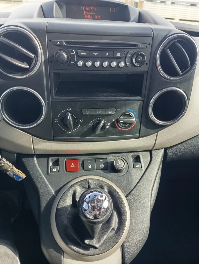 Peugeot Partner 1.6 дизел , снимка 12 - Автомобили и джипове - 53392537