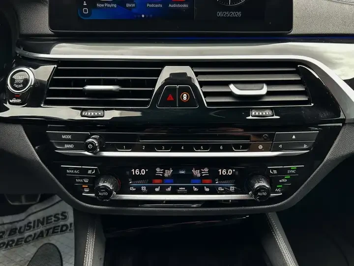 BMW 540 X-Drive* B58* Масаж* Обдухване* 360* Harman Kardon, снимка 15 - Автомобили и джипове - 55145082