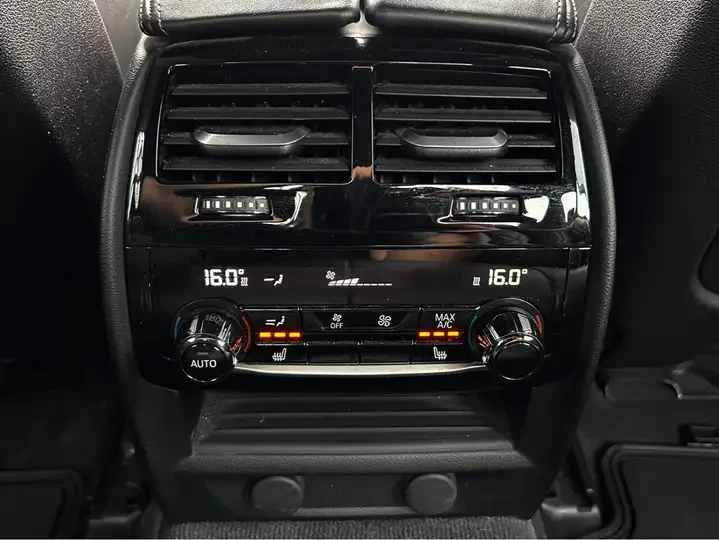 BMW 540 X-Drive* B58* Масаж* Обдухване* 360* Harman Kardon, снимка 16 - Автомобили и джипове - 55145082
