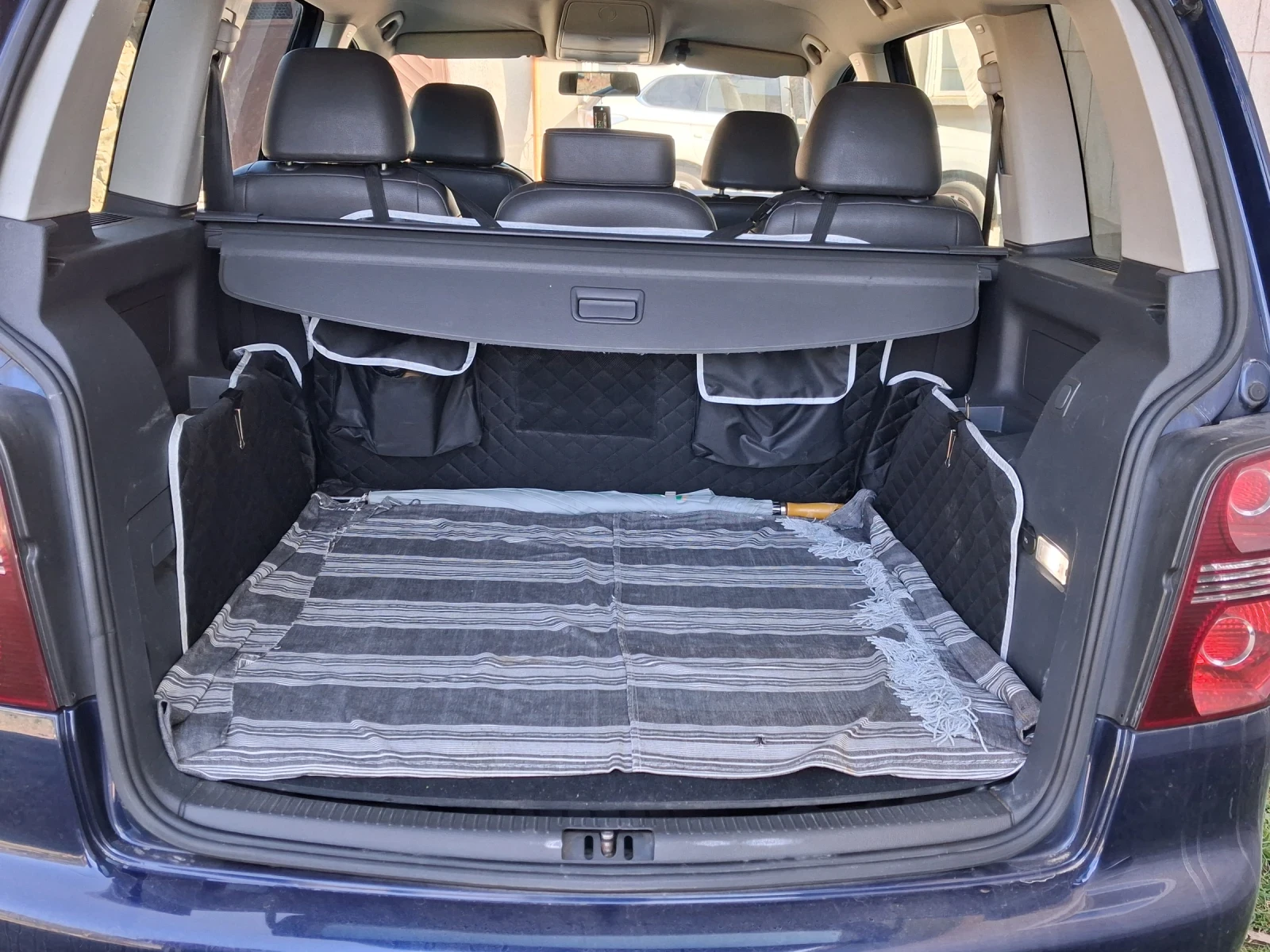 VW Touran, снимка 10 - Автомобили и джипове - 53745965