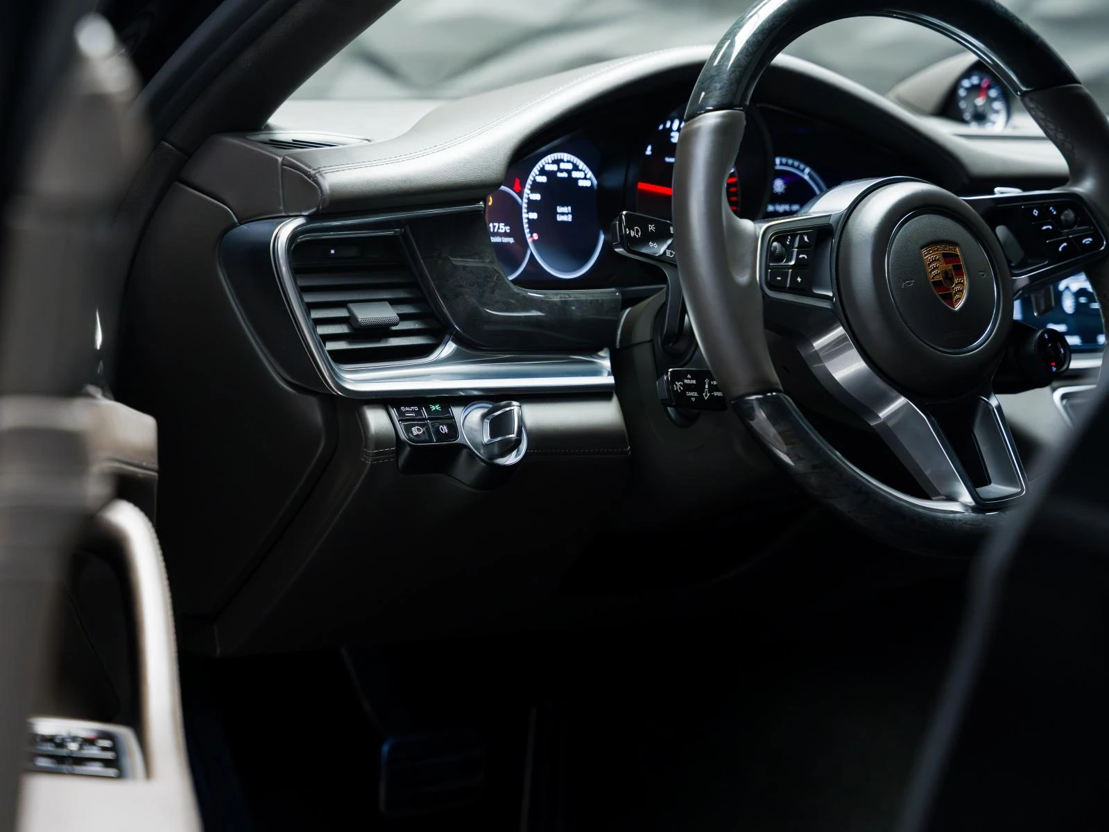 Porsche Panamera 4S* BOSE* 3XTV* SPORT CHRONO* ОБДУХВ* , снимка 7 - Автомобили и джипове - 53856227