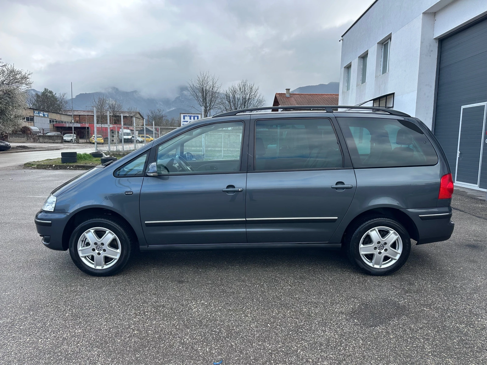 VW Sharan 2.8i Автоматик Business Line, снимка 4 - Автомобили и джипове - 54084142